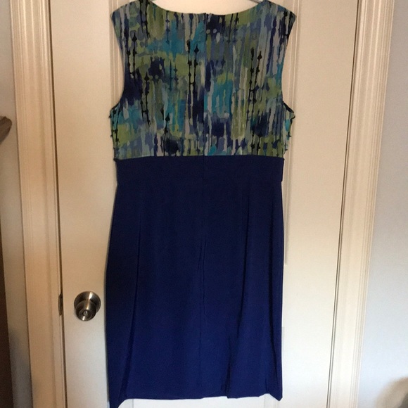 Women’s dress - Picture 4 of 5